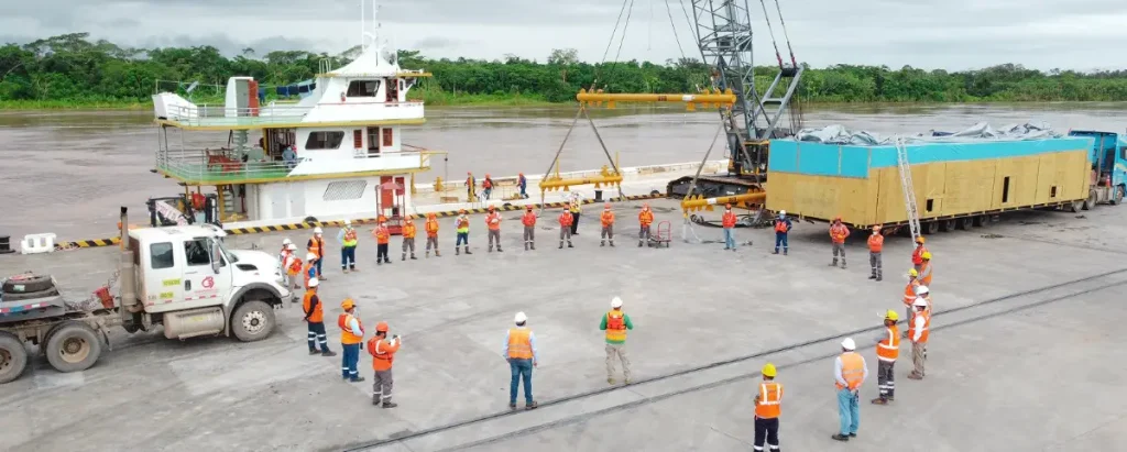 Equipo de COPAM en el muelle del terminal