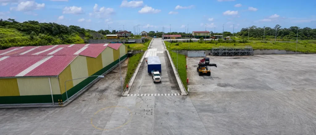 Almacenes y patio del depósito temporal del terminal