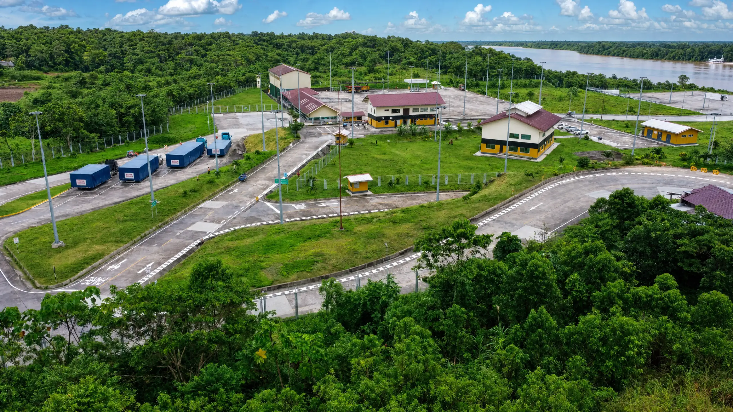 Accesos y edificios administrativos del terminal